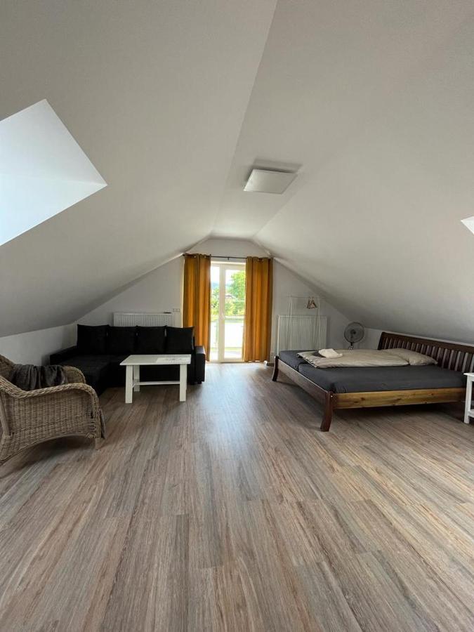 Apartmany Tobias Besiny ภายนอก รูปภาพ