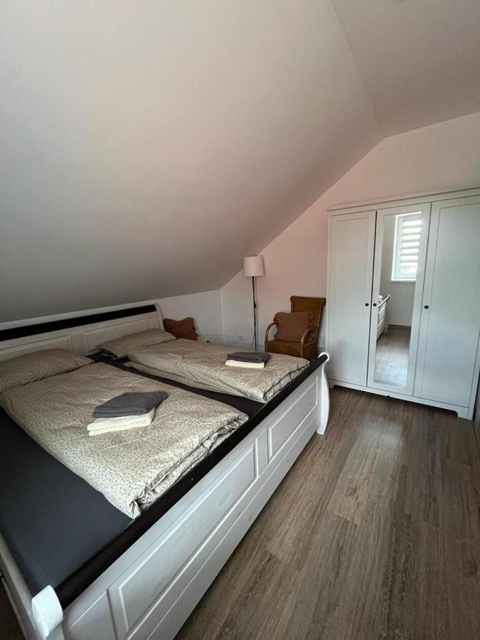 Apartmany Tobias Besiny ภายนอก รูปภาพ