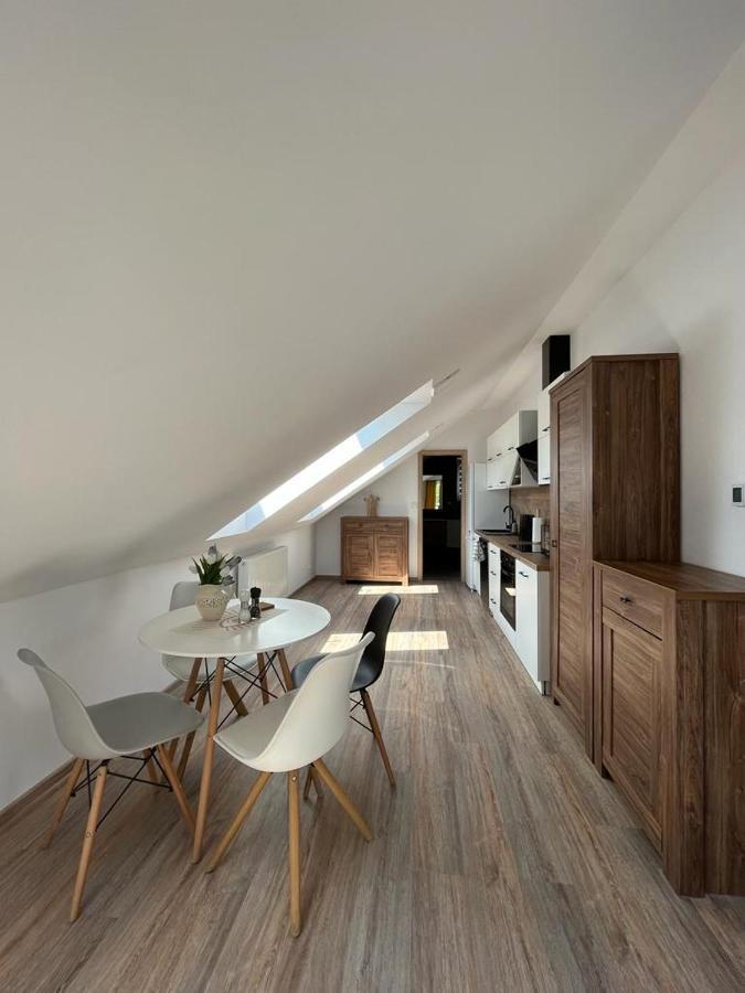 Apartmany Tobias Besiny ภายนอก รูปภาพ