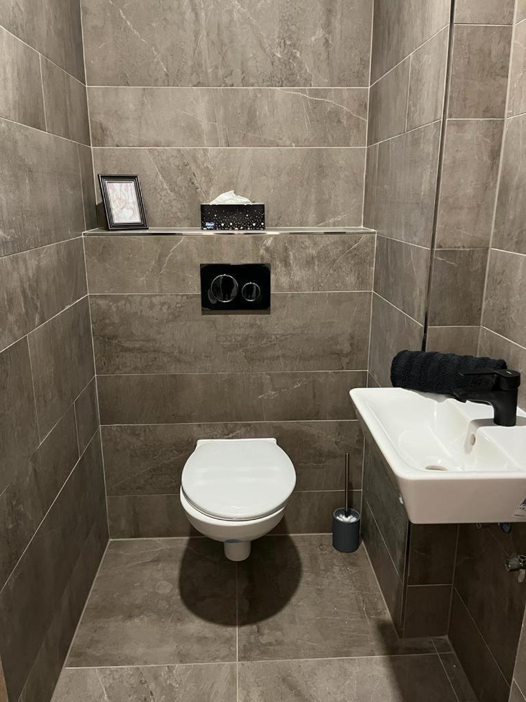 Apartmany Tobias Besiny ภายนอก รูปภาพ