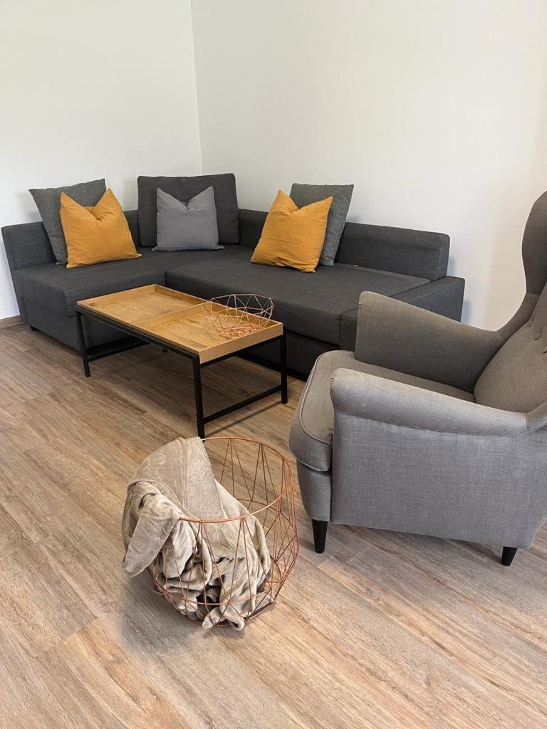 Apartmany Tobias Besiny ภายนอก รูปภาพ